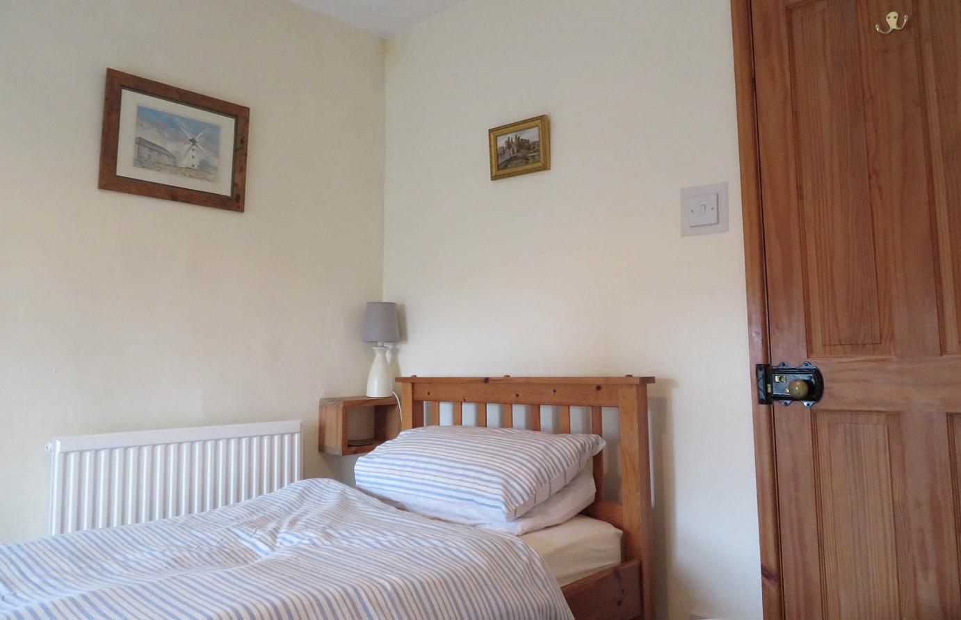 Caernarfon cottage twin bedroom